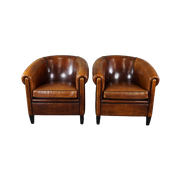 Set Van 2 Schapenleren Clubfauteuils Met Zwarte Biezen