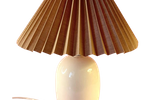 Crèmekleurig Keramieken Lamp Met Khaki Plissé Kap