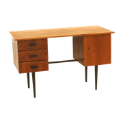 Vintage Bureau Met 3 Lades En Zwarte Poten Gemaakt In De Jaren '60