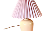 Crèmekleurige Vintage Lamp Met Nieuwe Lichtroze Plissé Kap