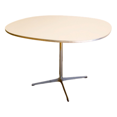 Fritz Hansen Eettafel A603. Arne Jacobsen | Eettafel | Reliving