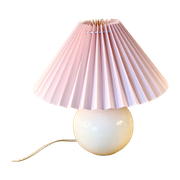 Crèmekleurige Keramieken Lamp Met Nieuw Lichtroze Plissé Kap