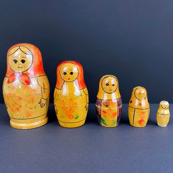 Bekijk Houten Matroesjka Poppetjes , Set Van 6 op