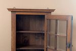 Houten Muurkastje Met Geslepen Glas