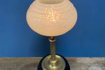 Antieke Messing Tafellamp Met Gewolkte Glazen Kap