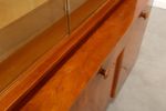 Vintage Donker Fineer Vitrinekast Met Spiegelwand En Ronde Knopen, Barkast, Buffetkast