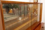 Vintage Donker Fineer Vitrinekast Met Spiegelwand En Ronde Knopen, Barkast, Buffetkast
