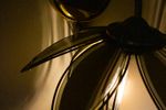 Vintage Lotus Wandlamp Van Messing Met Grijs Glas Hollywood-Regency