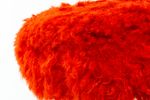 Vintage Rode Furry Kruk Met Elegante Zwarte Pootjes