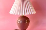 Oudroze Vintage Lamp Met Nieuwe Lichtroze Plissé Kap