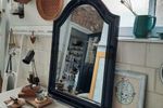 Vintage Brocante Spiegel In Hoogglans Zwarte Verf Met Kuif