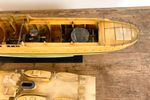 Vintage Beschilderde Houten Modelboot Met Motor