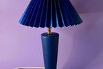 Donkerblauwe Vintage Lamp Met Een Nieuwe Donkerblauwe Plissé Kap