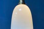 Hoge Opaline Glazen Hanglamp Met Messing Armatuur