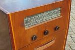 Mooi Antiek Radiomeubel Van Philips.
