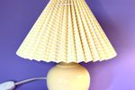 Gele Vintage Bollamp Met Een Nieuw Geel/Wit Geruite Plissé Kap